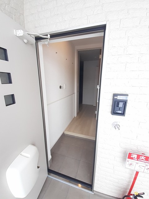 玄関　十分なスペースの玄関です(^^♪