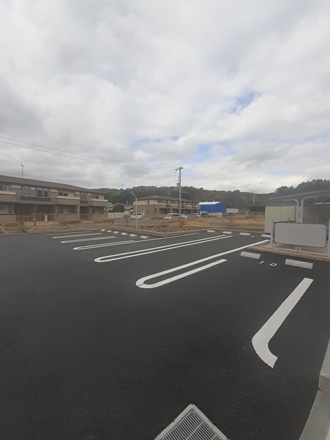 駐車場　敷地内に駐車場も完備★