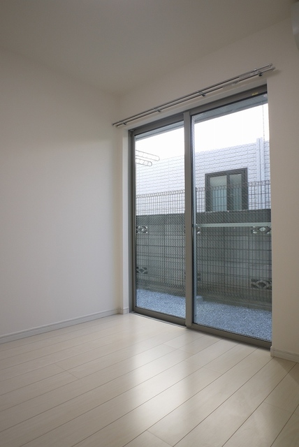 居室・リビング　清潔感のあるフローリングのお部屋です。