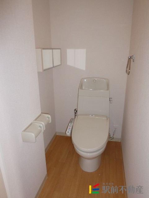 トイレ　温水洗浄便座ついてます＾＾