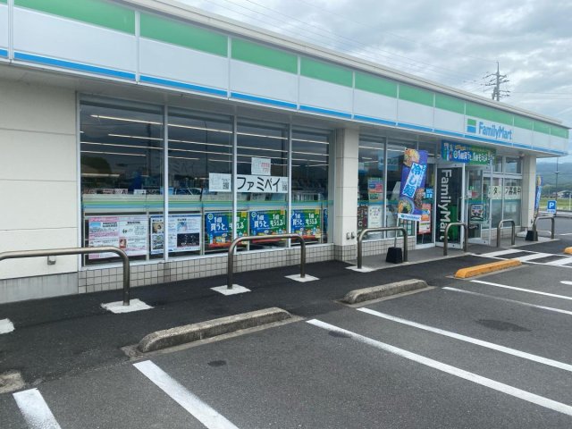コンビニ　ファミリーマート　斐川荘原町店（コンビニ）まで322m