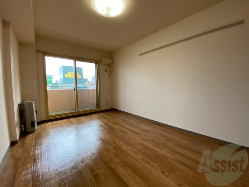 居室・リビング　明るいお部屋は気持ちよく過ごせそうですね。