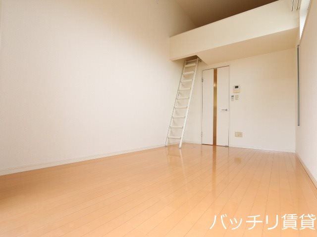 居室・リビング　同型タイプの為現状を優先致します。