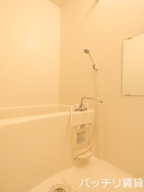 バス・シャワールーム　同型タイプの為現状を優先致します。