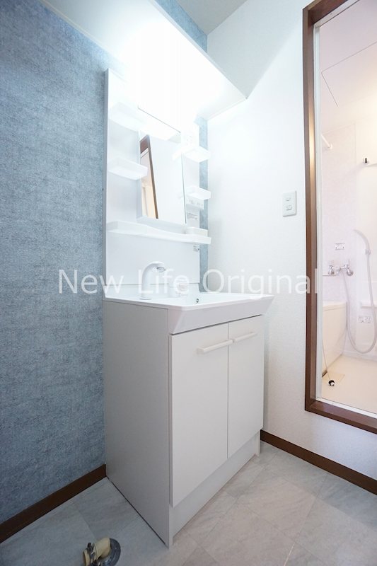 洗面設備　シャワーノズル付きの洗面化粧台です☆