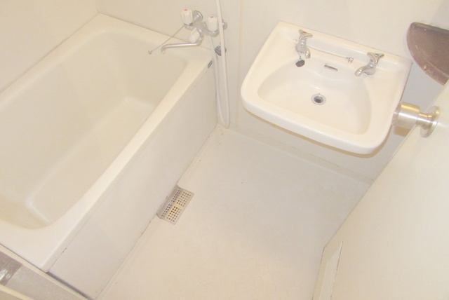 バス・シャワールーム　2点ユニットタイプのバスルームです♪