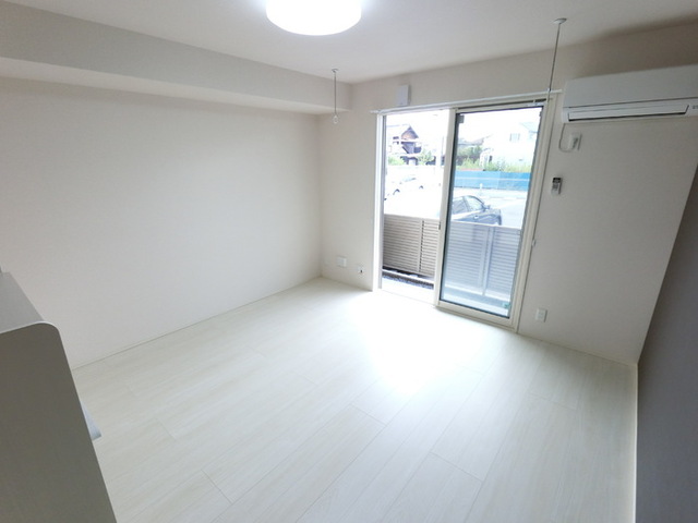 居室・リビング　エアコン・照明付いてます。