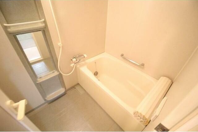 バス・シャワールーム　落ち着いた空間のお風呂です