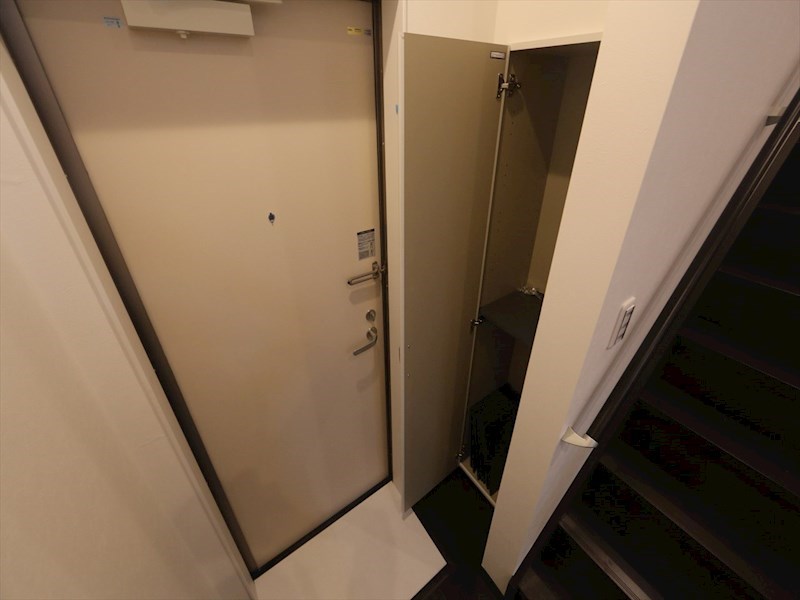 玄関　玄関　シューズボックス付（収納充実してます）