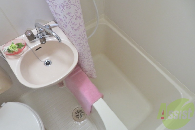 バス・シャワールーム　清潔感のある浴室ですね。機能性も使い勝手も良さそうです。