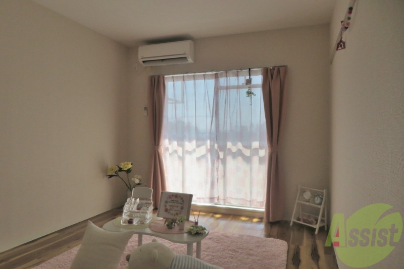 居室・リビング　陽当たりが良く、広々として過ごしやすそうです。