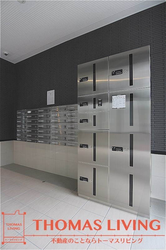 ロビー　宅配ボックスが備わっています。