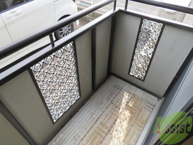 バルコニー　バルコニーは洗濯物を干すスペースが確保されていました。