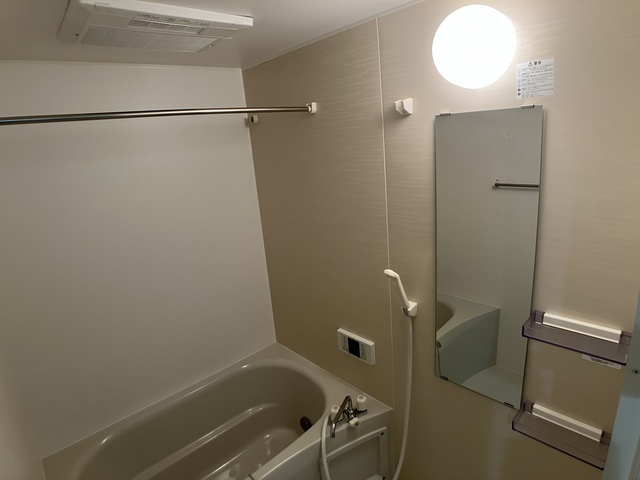 バス・シャワールーム　※補修前の参考画像の為、設備等は現況優先。