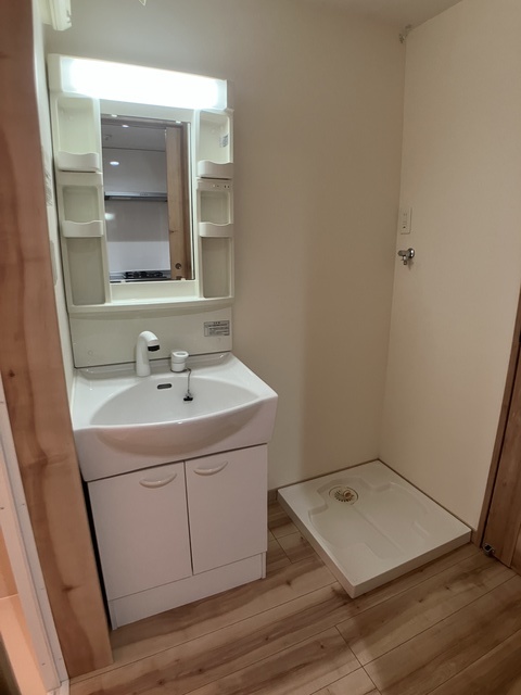 洗面設備　※補修前の参考画像の為、設備等は現況優先。