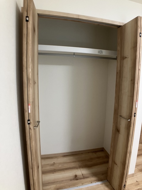 収納　※補修前の参考画像の為、設備等は現況優先。