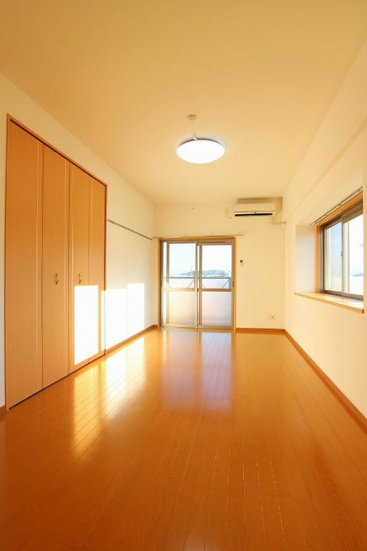 居室・リビング　※別号室の写真です。洋室９帖。日当たり良好♪