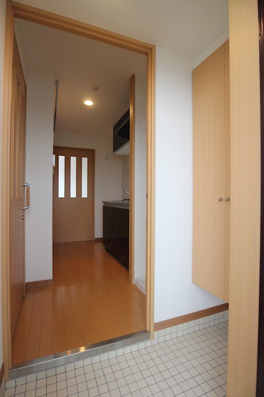 玄関　※別号室の写真です。玄関廊下、キレイです♪