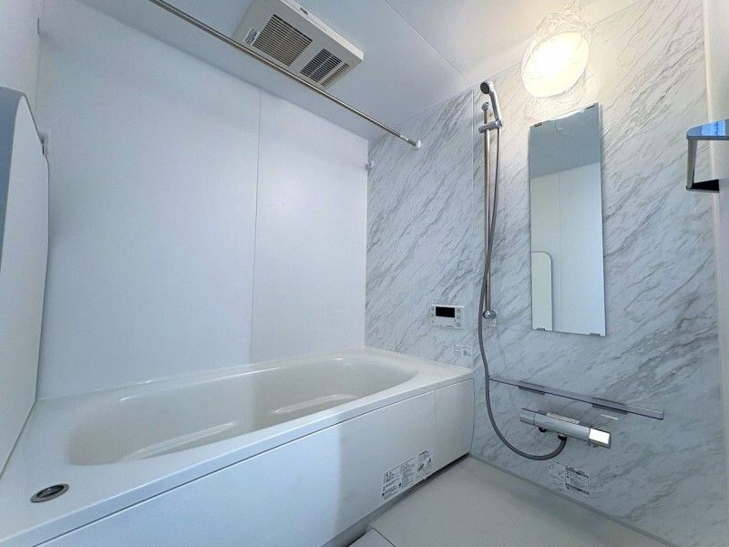 バス・シャワールーム　落ち着いた空間のお風呂です