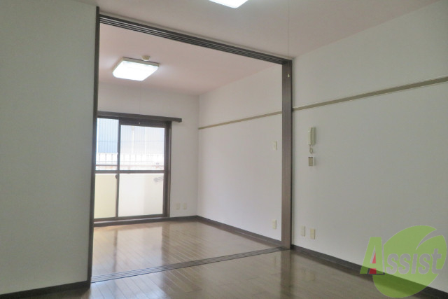 居室・リビング　７帖と６帖のお部屋です。まっすぐの間取りです。