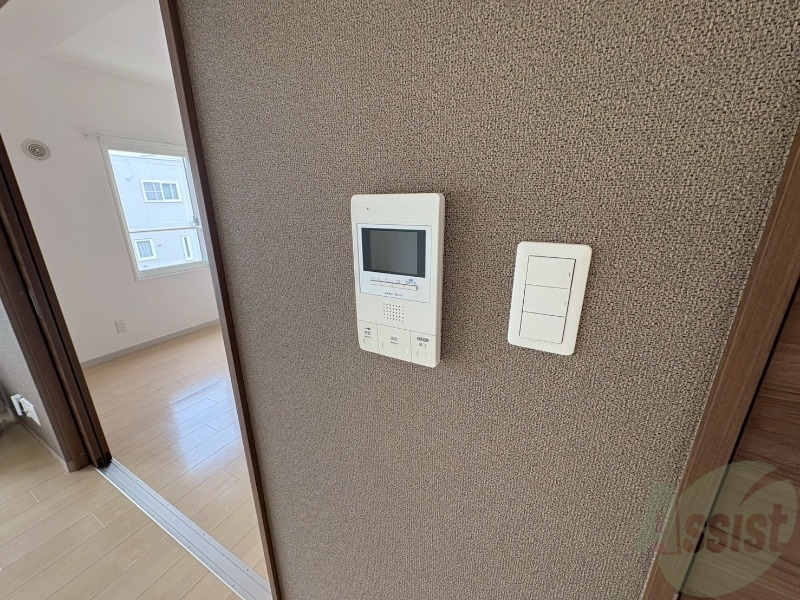 セキュリティ　ＴＶモニター付インターホンです。来客者の顔が見えるので安心！