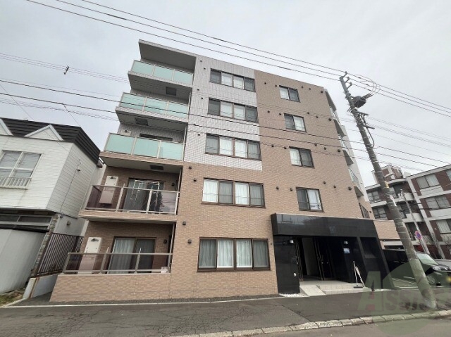 建物外観　札幌市中央区南八条西「ＡＲＲＯＷＳ南８条」