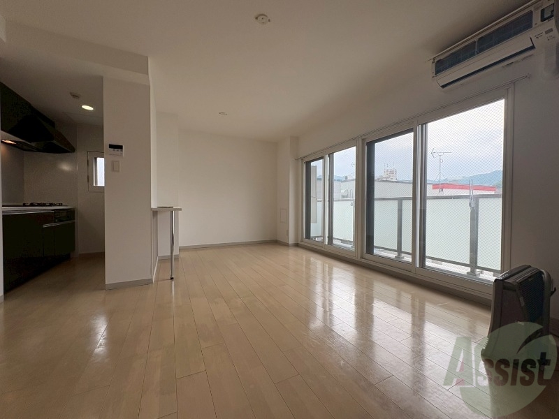 居室・リビング　広くてきれいなリビングです！快適に過ごせそうですね。