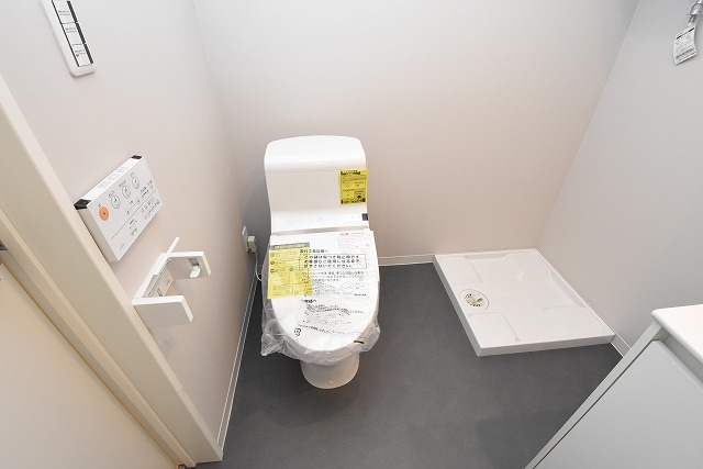 トイレ　温水洗浄便座機能付き☆