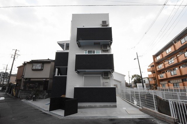 建物外観　モニター付きインターホン完備のデザイナーズマンション☆