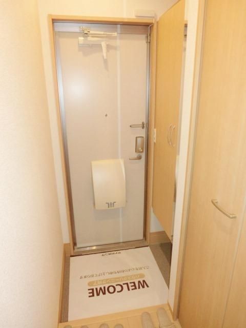 玄関　※別号室参考写真です