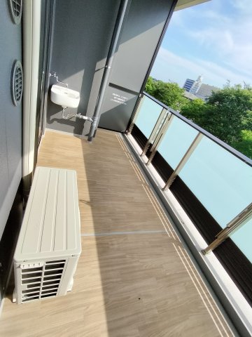 バルコニー　お洗濯にも便利なバルコニー付き