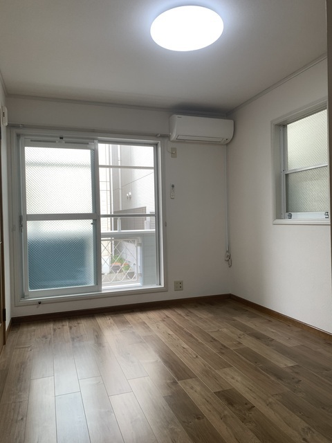 居室・リビング　エアコン・照明器具設置済み