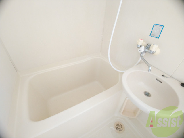 バス・シャワールーム　浴室は綺麗でゆったりとお過ごしいただけます。