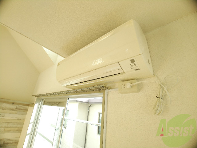 その他設備　リビングのエアコンで暑い日も寒い日も快適に過ごせます