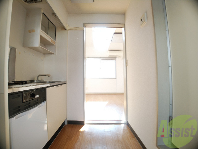 玄関　玄関からの様子です。綺麗なフローリングが広がっています。