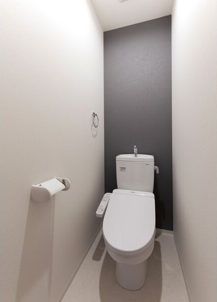 トイレ　落ち着いた色調のトイレ