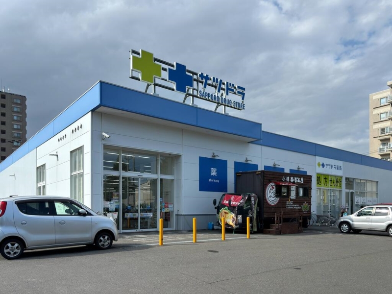 ドラックストア　ツルハドラッグ旭ヶ丘8条店（ドラッグストア）まで432m