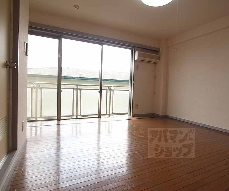 居室・リビング　南向きで日当たり良好です