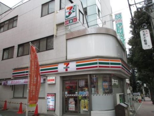 コンビニ　セブン－イレブン大森駅北店（コンビニ）まで371m