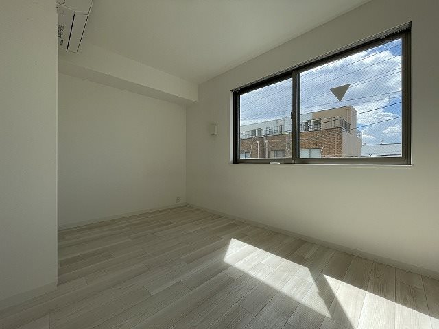 居室・リビング　同物件別タイプのお部屋の写真です。