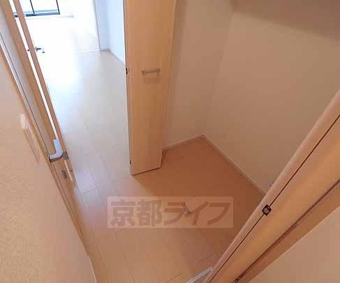 収納　廊下にも収納がございます