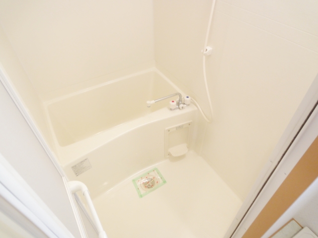 バス・シャワールーム　同物件別号室のものです。