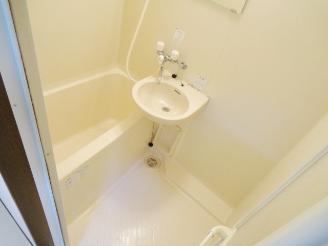 バス・シャワールーム　別の部屋の写真です