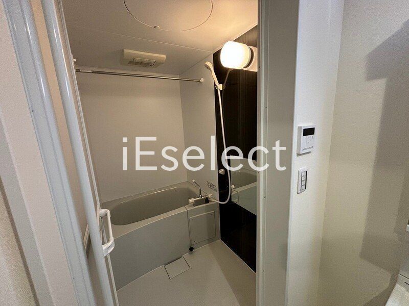 バス・シャワールーム　便利な浴室乾燥機付き