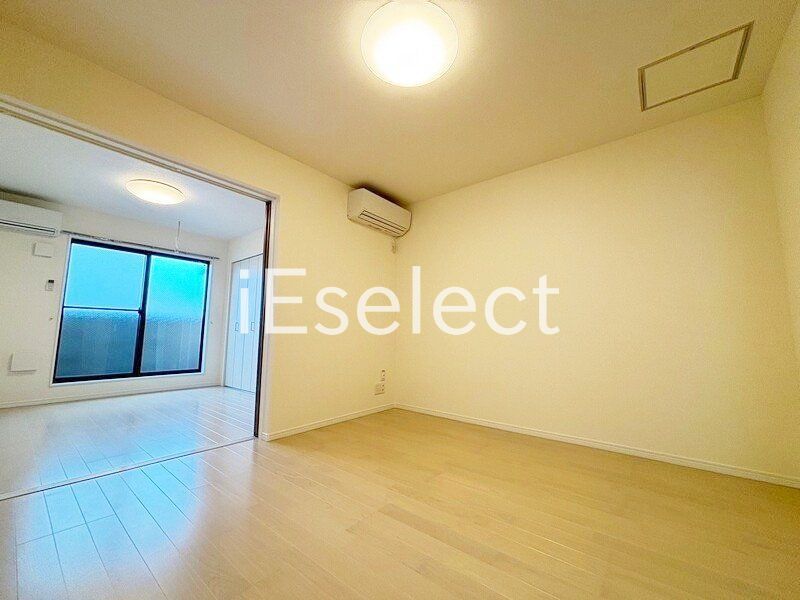 居室・リビング　間仕切りを開ければ開放的な空間です