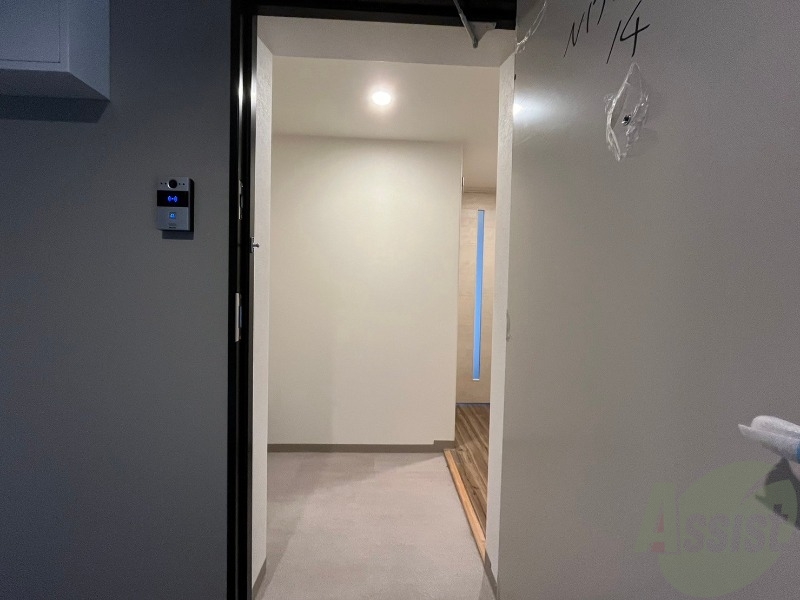 玄関　玄関です。ご覧の通り広々としていますね。