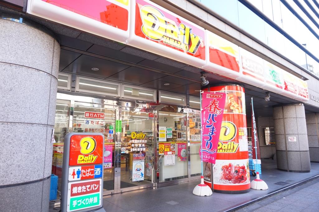 コンビニ　デイリーヤマザキ 台東蔵前駅前店（コンビニ）まで823m