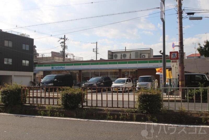 コンビニ　ファミリーマート万代六丁目店（コンビニ）まで214m