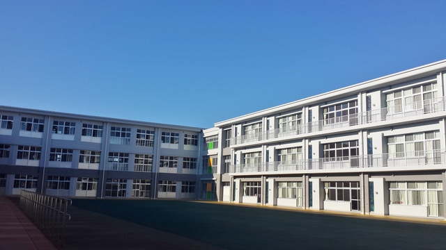 小学校　御殿場市立原里小学校（小学校）まで744m