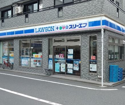 コンビニ　ローソン×スリーエフ（コンビニ）まで211m